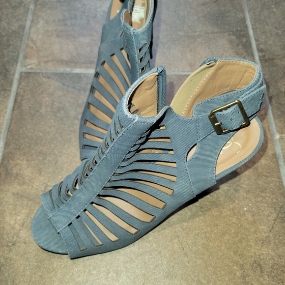 Heels - Picture 3 of 6